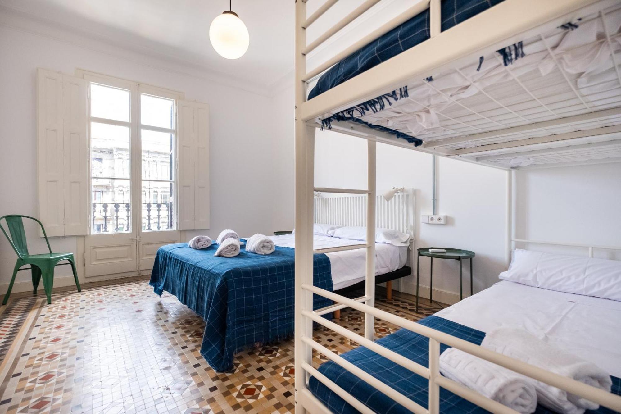 B32-sunny And Modernist For Groups In Center Appartamento Barcellona